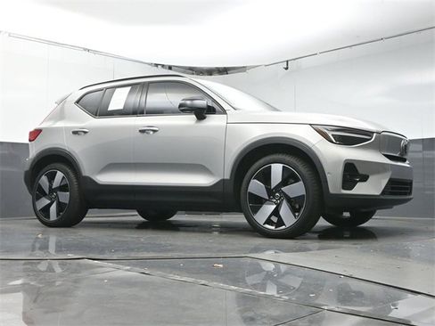 Used 2024 Volvo XC40 Recharge Plus w/ Protection Package Premier image 38