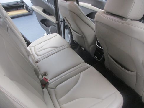 Used 2023 Lincoln Nautilus AWD w/ Premium Package image 27