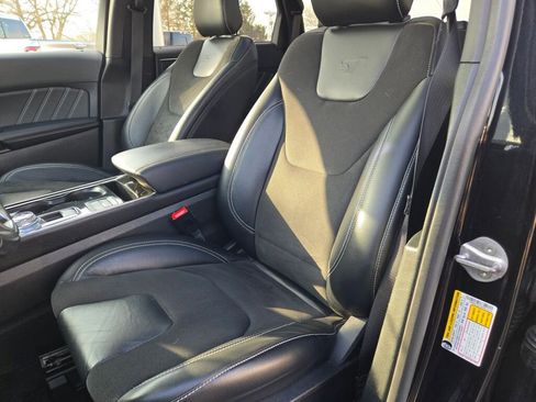 Used 2019 Ford Edge ST w/ Convenience Package image 23