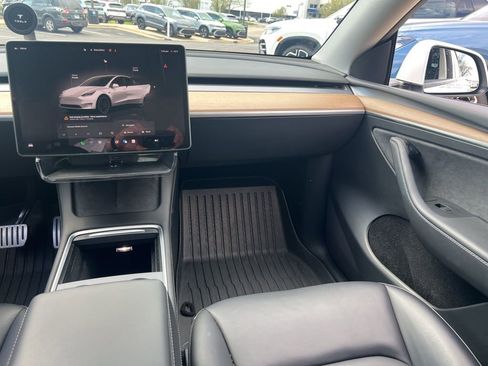 Used 2023 Tesla Model Y Performance image 26