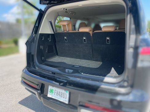 Used 2025 INFINITI QX80 Sensory AWD/4WD image 6