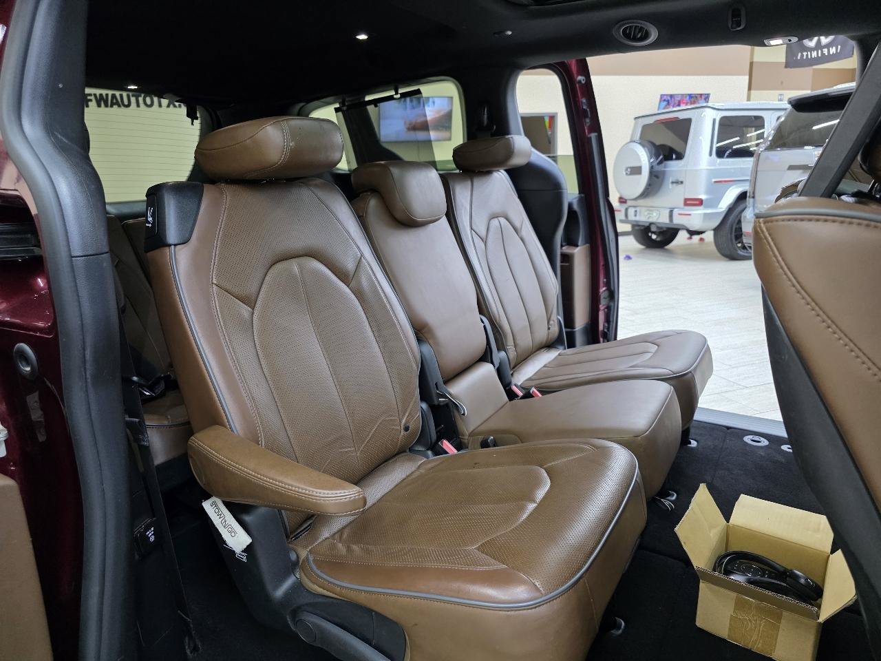 Used 2020 Chrysler Pacifica Limited w/ Advanced Safetytec Group FWD image 24