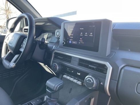 Used 2025 Toyota Tacoma SR image 31