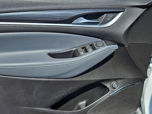 Used 2020 Buick Enclave Essence FWD image 21