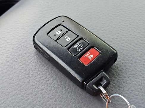 Used 2021 Toyota Sequoia Platinum image 38