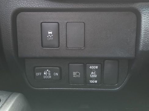 Used 2021 Toyota Tacoma TRD Off-Road w/ Technology Package AWD/4WD image 11