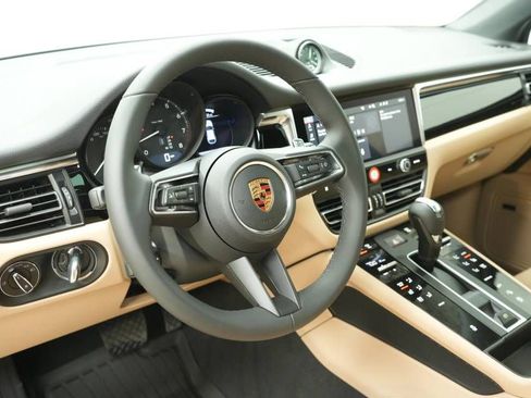 New 2026 Porsche Macan image 4