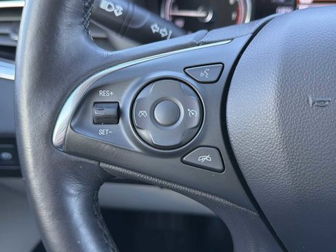 Used 2018 Buick Enclave Essence image 15