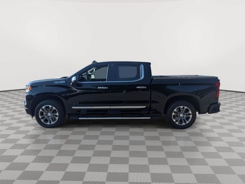 Used 2024 Chevrolet Silverado 1500 High Country w/ Technology Package AWD/4WD image 2
