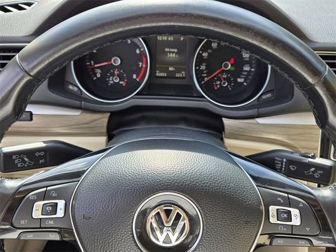 Used 2018 Volkswagen Passat 2.0T SE image 27