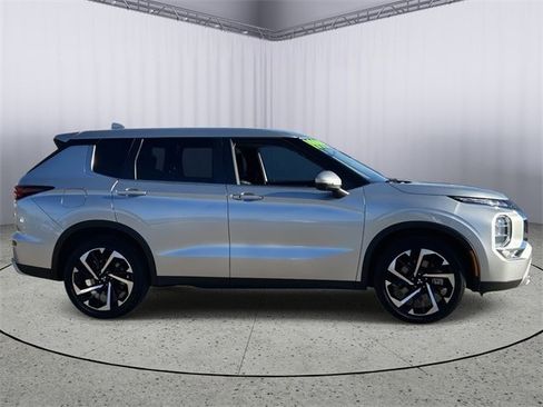 Used 2024 Mitsubishi Outlander SE image 6