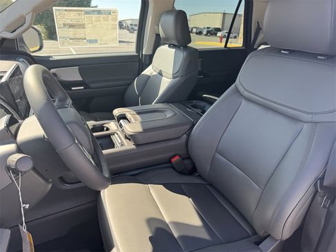 New 2025 Ford Expedition Active image 20