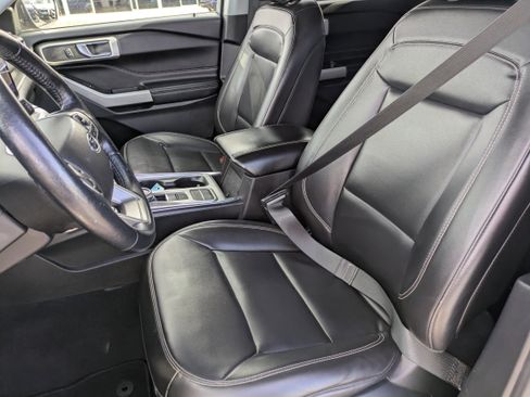 Used 2022 Ford Explorer XLT w/ Equipment Group 202A image 27