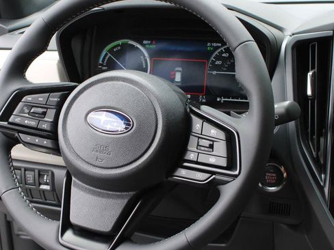 Used 2025 Subaru Forester Premium AWD/4WD image 23