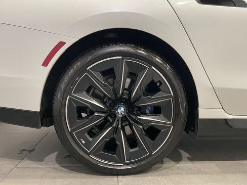 Used 2023 BMW i7 xDrive60 AWD/4WD image 9