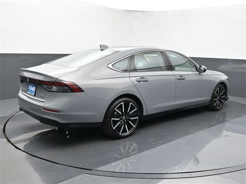 Used 2024 Honda Accord Touring image 5