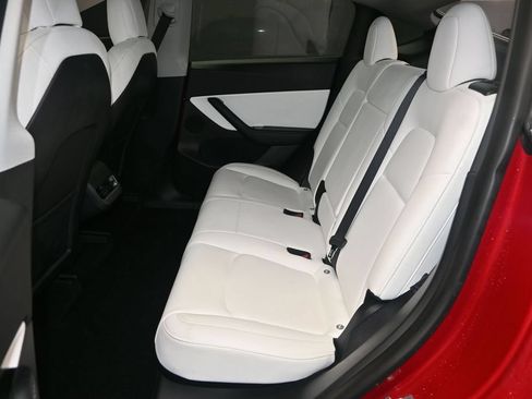 Used 2021 Tesla Model Y 2WD image 12