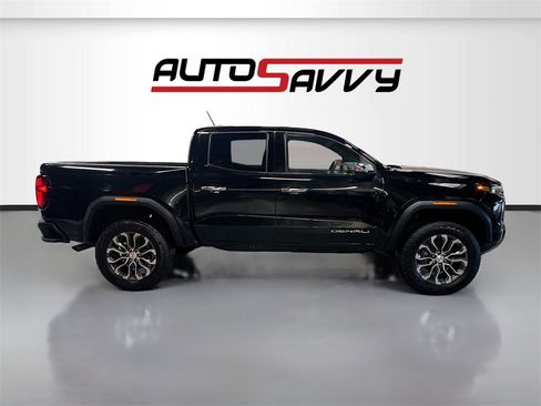 Used 2025 GMC Canyon Denali image 8
