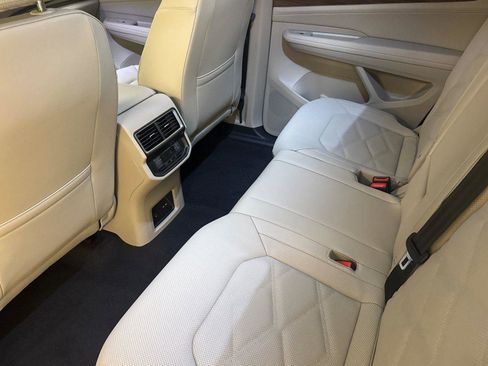 New 2026 Volkswagen Atlas SE image 11