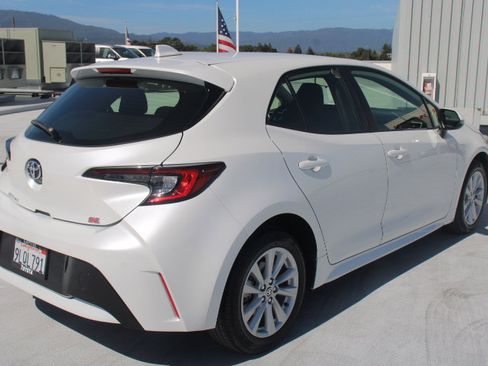 Certified 2025 Toyota Corolla SE FWD image 3