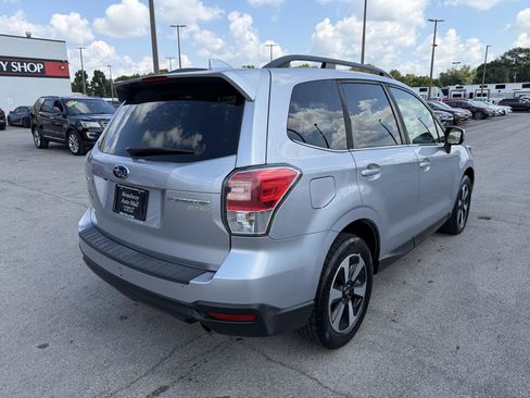 Used 2017 Subaru Forester 2.5i Limited AWD/4WD image 3