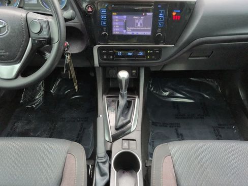 Used 2019 Toyota Corolla LE FWD image 18