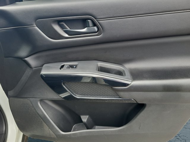 Used 2023 Nissan Pathfinder SV FWD image 23