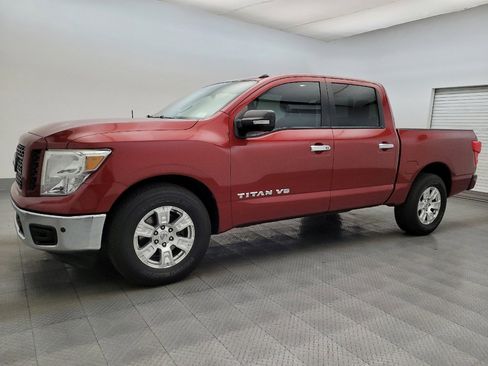 Used 2019 Nissan Titan SV w/ SV Convenience Package image 2