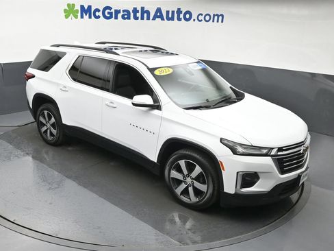 Used 2023 Chevrolet Traverse LT w/ LT Premium Package AWD/4WD image 3