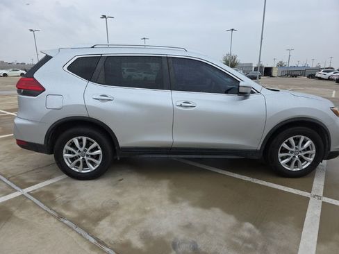 Used 2017 Nissan Rogue SV image 6