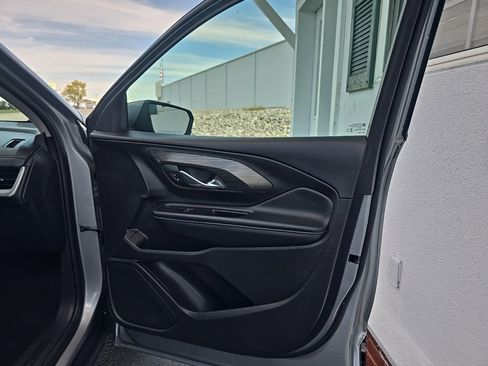 Used 2024 GMC Terrain SLT image 26