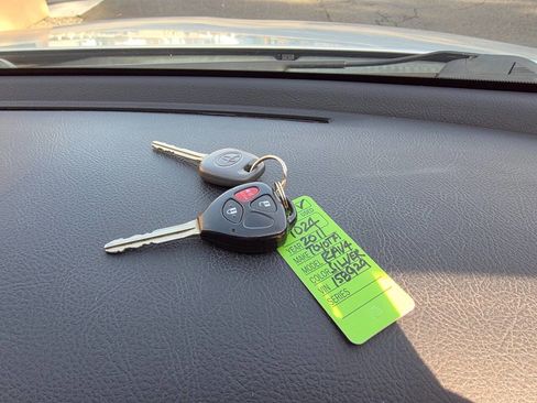 Used 2011 Toyota RAV4 4WD image 27