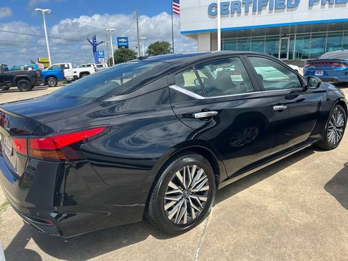 Used 2025 Nissan Altima 2.5 SV FWD image 10