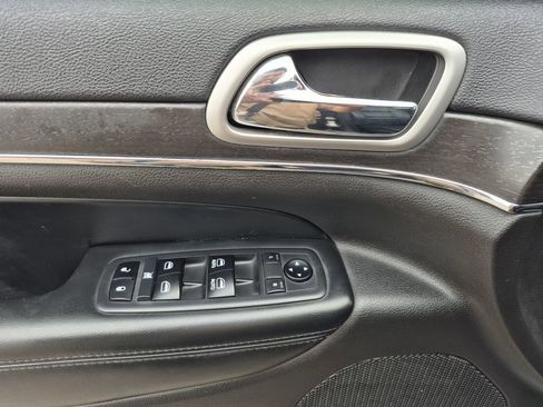 Used 2018 Jeep Grand Cherokee Limited AWD/4WD image 8