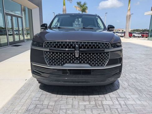 Certified 2026 Lincoln Navigator Reserve AWD/4WD image 9
