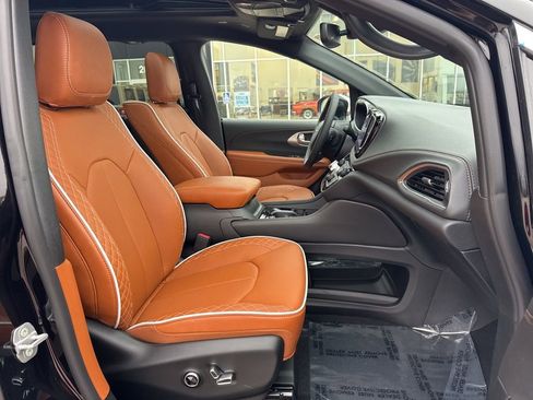 New 2026 Chrysler Pacifica Pinnacle image 29