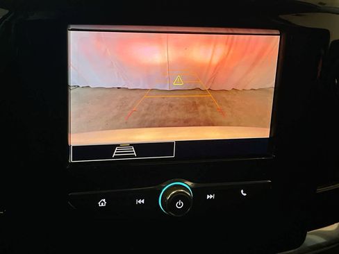 Used 2021 Chevrolet Traverse LS image 17