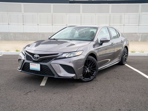 Used 2019 Toyota Camry SE w/ Convenience Package image 1