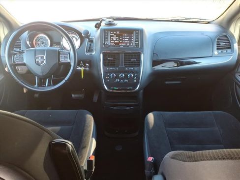 Used 2018 Dodge Grand Caravan SE image 25