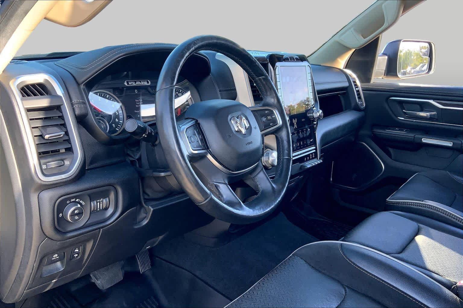 Used 2019 RAM 1500 Laramie AWD/4WD image 18