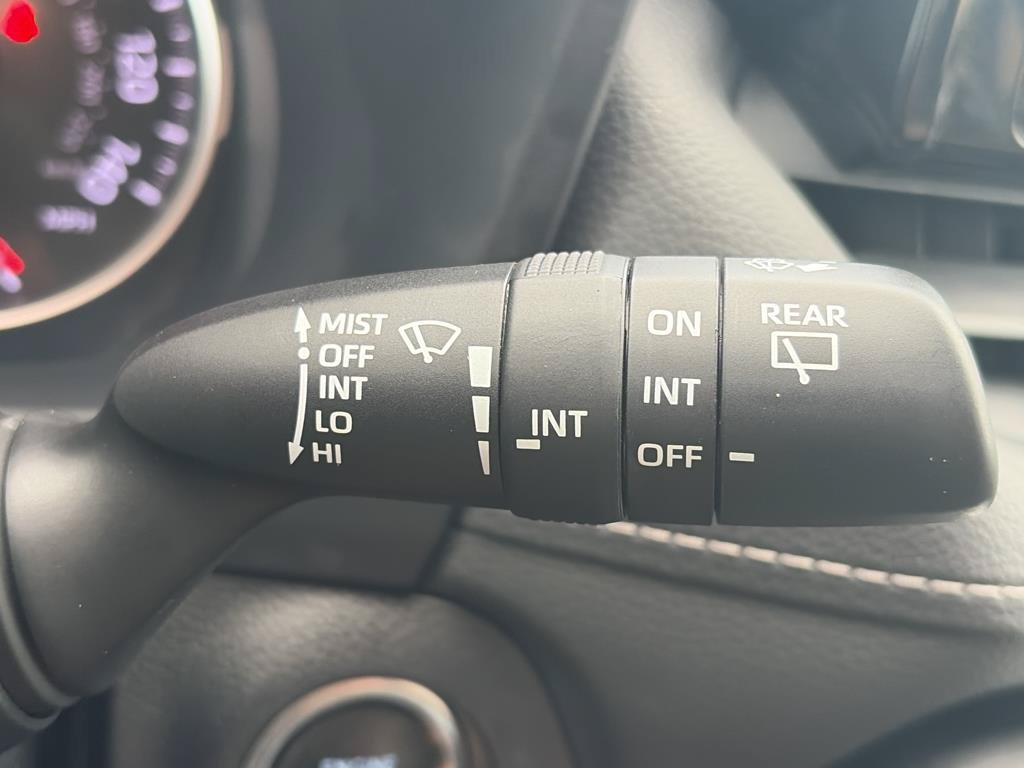 Used 2021 Toyota RAV4 XLE AWD/4WD image 11