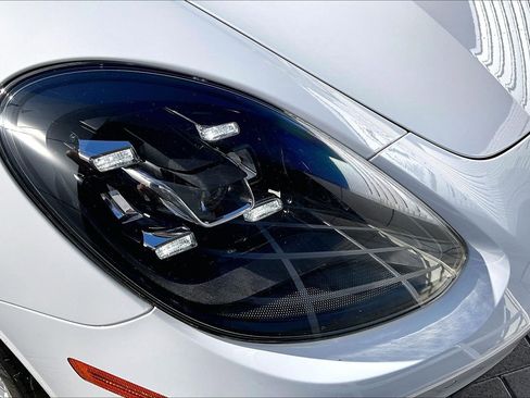 Used 2022 Porsche Panamera image 28
