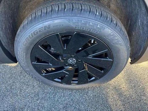 New 2026 Volkswagen Atlas SE image 10