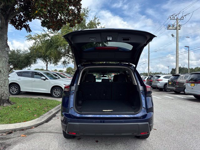 Used 2025 Nissan Rogue SV AWD/4WD image 16