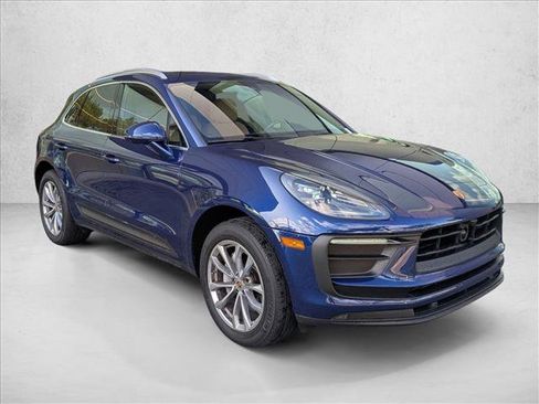 Used 2023 Porsche Macan AWD/4WD image 3