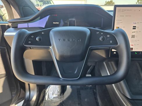 Used 2022 Tesla Model X Plaid image 13