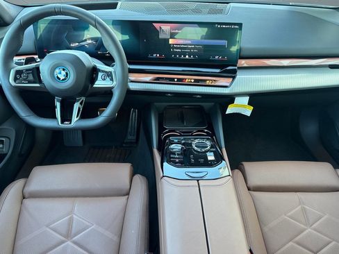 Used 2025 BMW i5 xDrive40 image 16