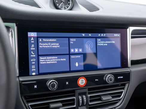 Certified 2025 Porsche Macan image 23