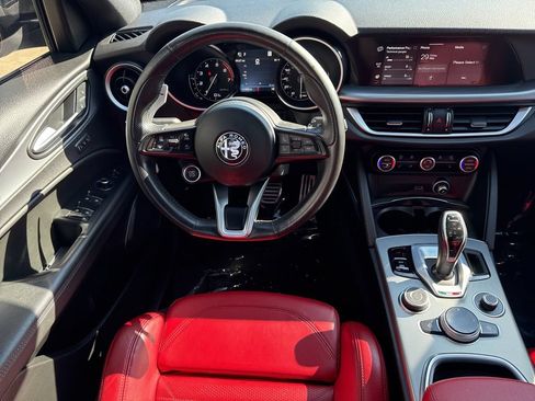 Used 2022 Alfa Romeo Stelvio Veloce AWD/4WD image 23
