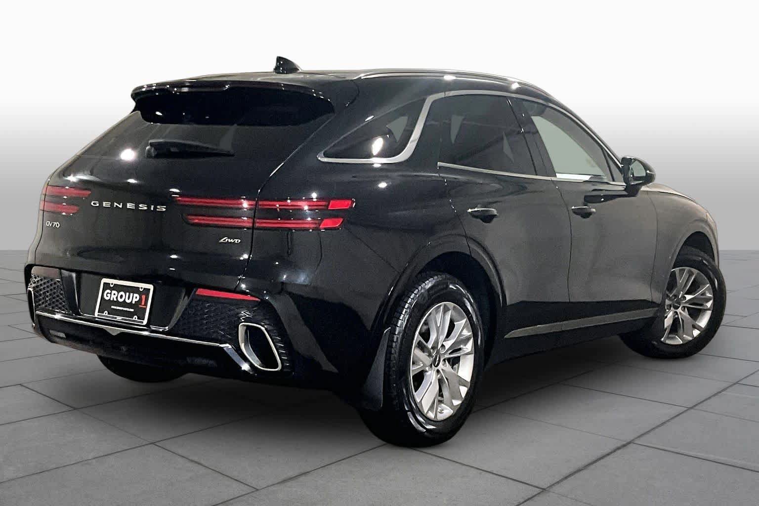 Used 2023 Genesis GV70 2.5T AWD/4WD image 12